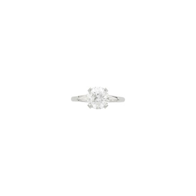 Lot 101 - Platinum and Diamond Ring