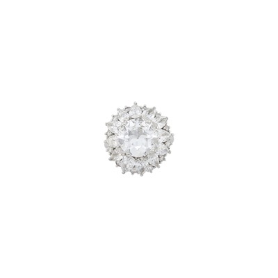 Lot 225 - Platinum and Diamond Ring