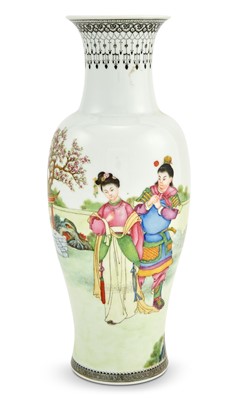 Lot 232 - A Chinese Enameled Porcelain Vase