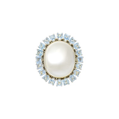 Lot 65 - Gold, Moonstone and Aquamarine Ring
