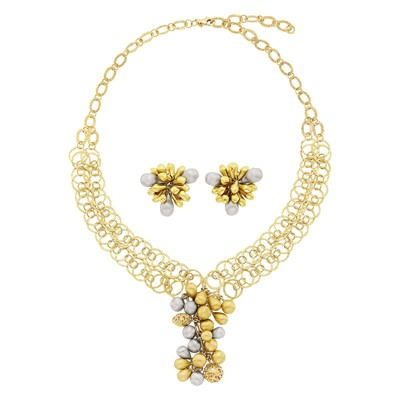 Lot 32 - Tricolor Gold Fringe Pendant Chain Necklace and Pair of Cluster Earrings