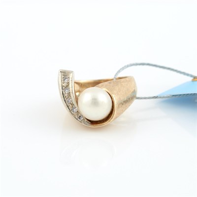 Lot 145 - Diamond and Bead Ring, 14K 7 dwt. all
