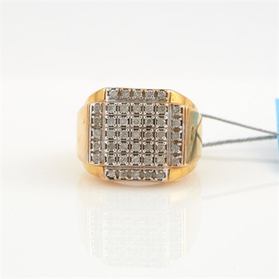 Lot 242 - Diamond Ring, 10K 5 dwt.