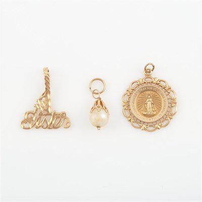 Lot 492 - Three Gold and Bead Pendants, 14K 3 dwt. all