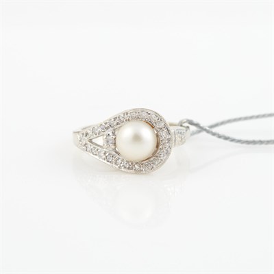 Lot 499 - Diamond and Bead Ring, 22 diamonds, 14K 2 dwt....
