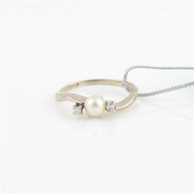Lot 518 - Diamond and Bead Ring, 10K 1 dwt. all