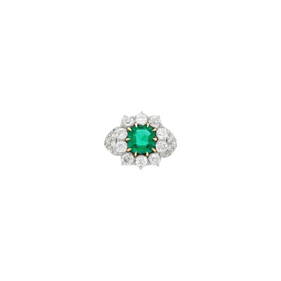 Lot 1155 - Antique Platinum, Gold, Emerald and Diamond Ring