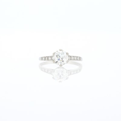 Lot 2122 - Platinum and Diamond Ring