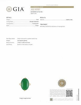 Lot 31 - Gold and Jade Ring