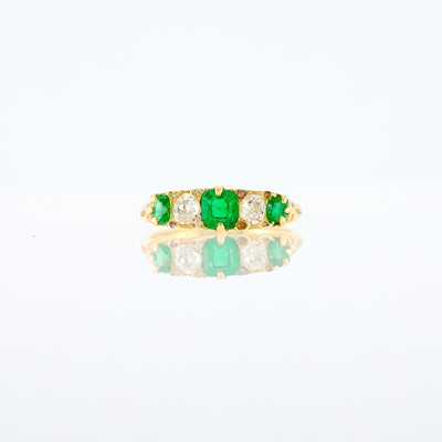 Lot 1185 - Antique Gold, Emerald and Diamond Ring