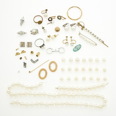 Lot 1266 - Group of Cultured Pearl Jewelry and Fragments