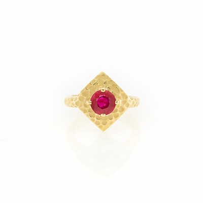 Lot 1105 - Hammered Gold and Ruby Ring