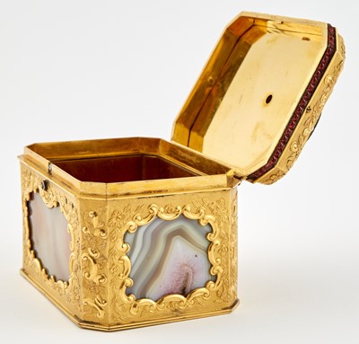 Lot 127 - A Fine Chinese Export Watch-Mounted Ormolu and Agate Casket in the Style of James Cox