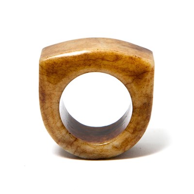 Lot 26 - A Chinese Hardstone Thumb Ring