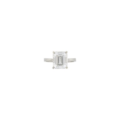 Lot 158 - Platinum and Diamond Ring