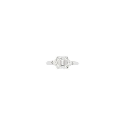 Lot 88 - Platinum and Diamond Ring