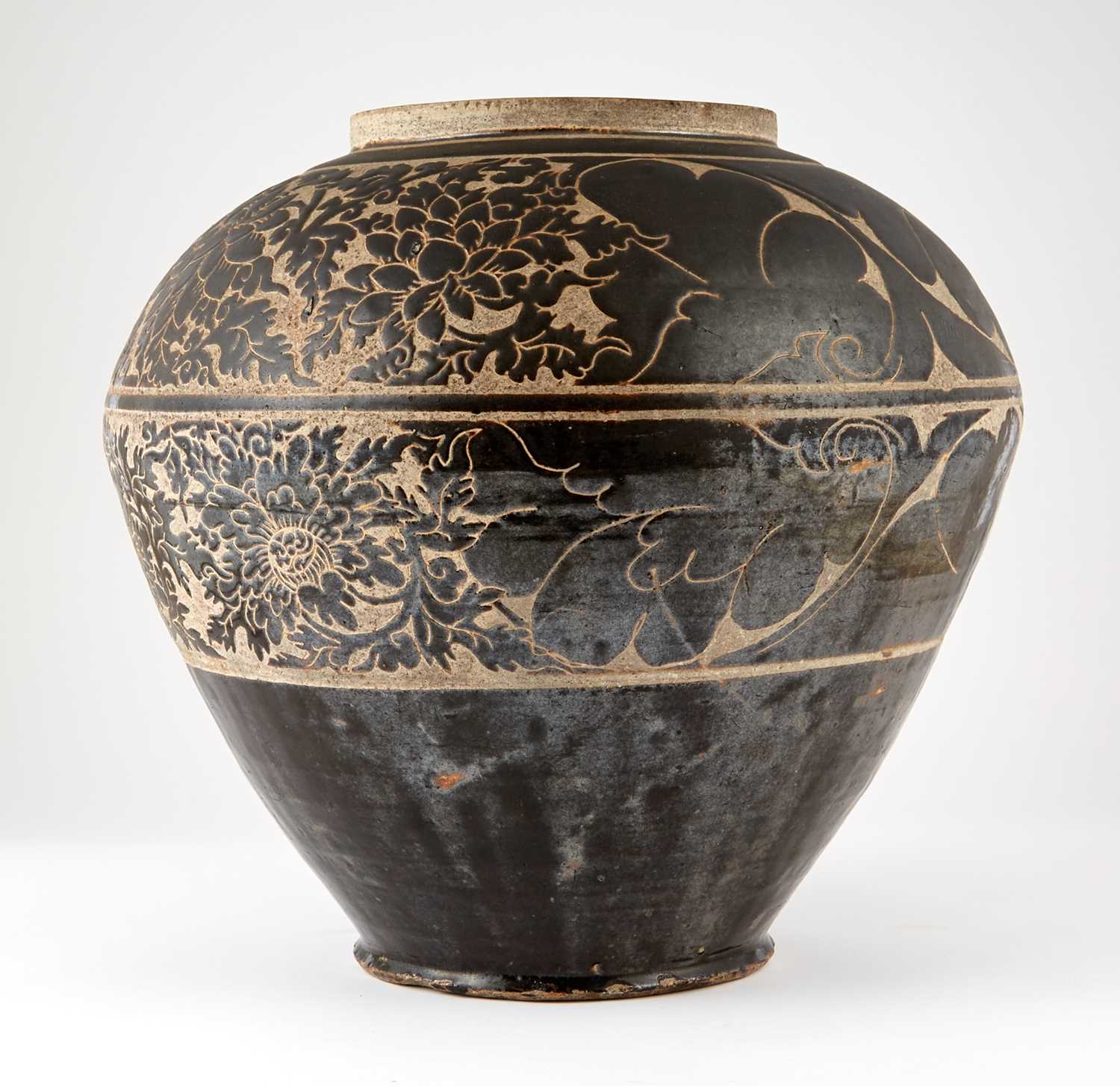 Lot 321 - An Exceptional Chinese Cizhou Sgraffiato Jar