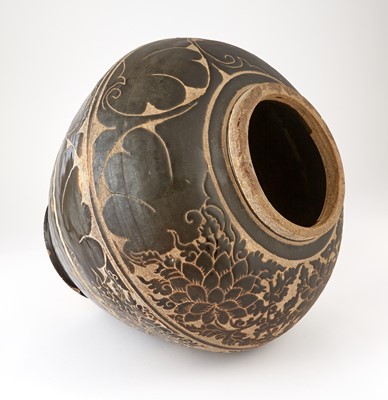 Lot 321 - An Exceptional Chinese Cizhou Sgraffiato Jar