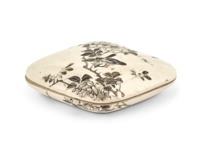 Lot 220 - A Japanese Porcelain Box