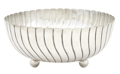 Lot 204 - Mexican Sterling Silver Centerpiece Bowl