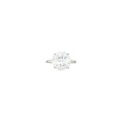 Lot 219 - Platinum and Diamond Ring