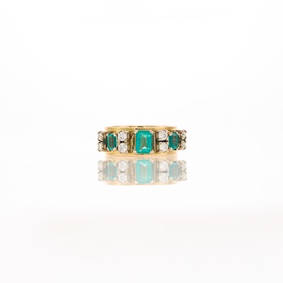 Lot 1221 - Gold, Emerald and Diamond Ring