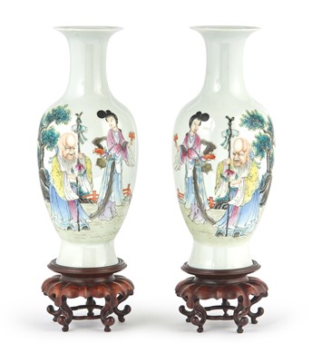 Lot 141 - A Pair of Chinese Enameled Porcelain Vases