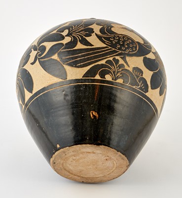 Lot 319 - A Chinese Sgraffiatu Cizhou Stoneware Jar