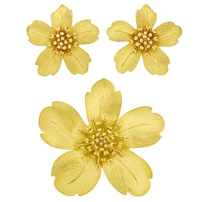 Lot 157 - Tiffany & Co. Gold 'Poppy' Brooch and Pair of Earclips
