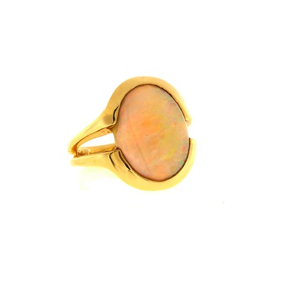Lot 2020 - Gold and Opal Ring