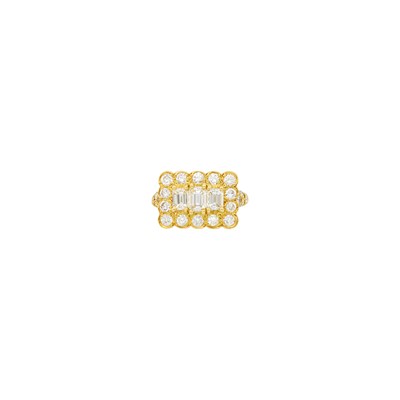 Lot 12 - Graff Gold and Diamond Ring