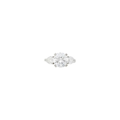 Lot 227 - Platinum and Diamond Ring