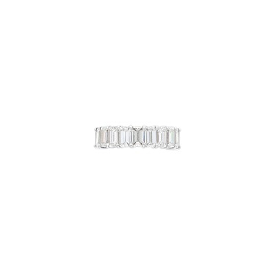 Lot 91 - Platinum and Diamond Band Ring