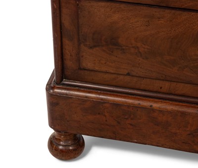 Lot 182 - Classical Mahogany Chest of Drawers