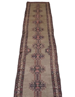 Lot 879 - Serab Runner