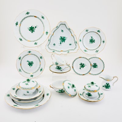 Lot 23 - Herend Hand-Painted Porcelain "Green Chinese Bouquet" Pattern Partial Dinner Service