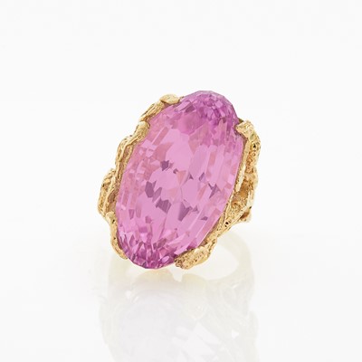 Lot 2290 - Gold and Kunzite Ring