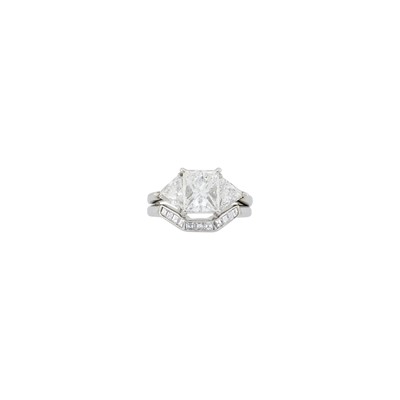 Lot 136 - Platinum and Diamond Ring