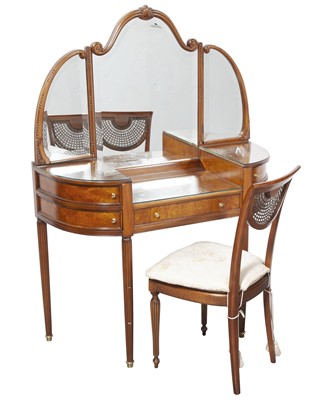 Lot 128 - Edwardian Style Walnut Vanity with Three-Screen Mirror