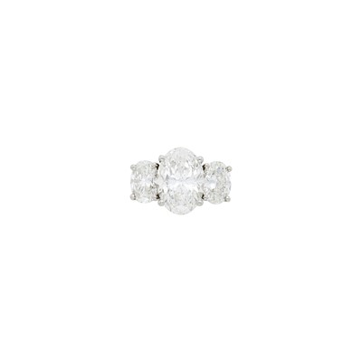 Lot 100 - Platinum and Diamond Ring