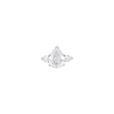 Lot 81 - Platinum and Diamond Ring
