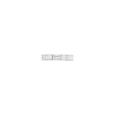 Lot 79 - Platinum and Diamond Band Ring