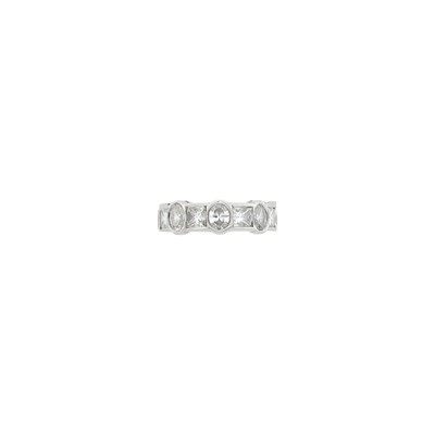 Lot 1124 - Platinum and Diamond Band Ring