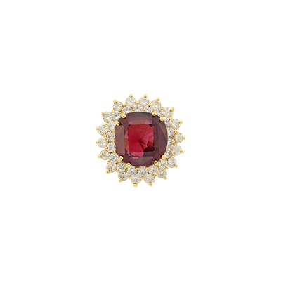 Lot 139 - Gold, Garnet and Diamond Ring