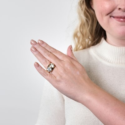 Lot 33 - Gold and Diamond Ring