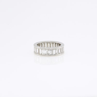 Lot 1073 - Platinum and Diamond Band Ring