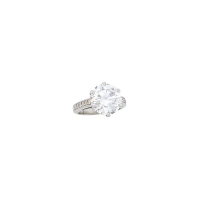 Lot 282 - Michael Beaudry Platinum and Diamond Ring