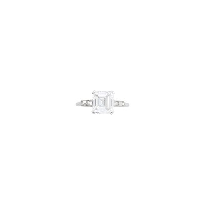 Lot 70 - Platinum and Diamond Ring