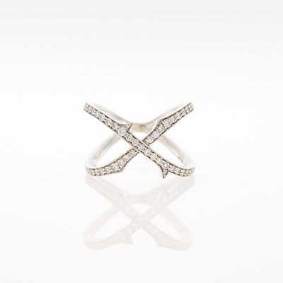 Lot 2185 - Stephen Webster White Gold and Diamond ‘Thorn’ Ring