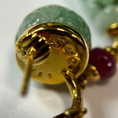 Lot 74 - Seaman Schepps Pair of Carved Jade, Gold and Ruby Bead 'Canton' Pendant-Earrings